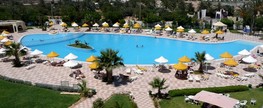bazén v tuniském hotelu